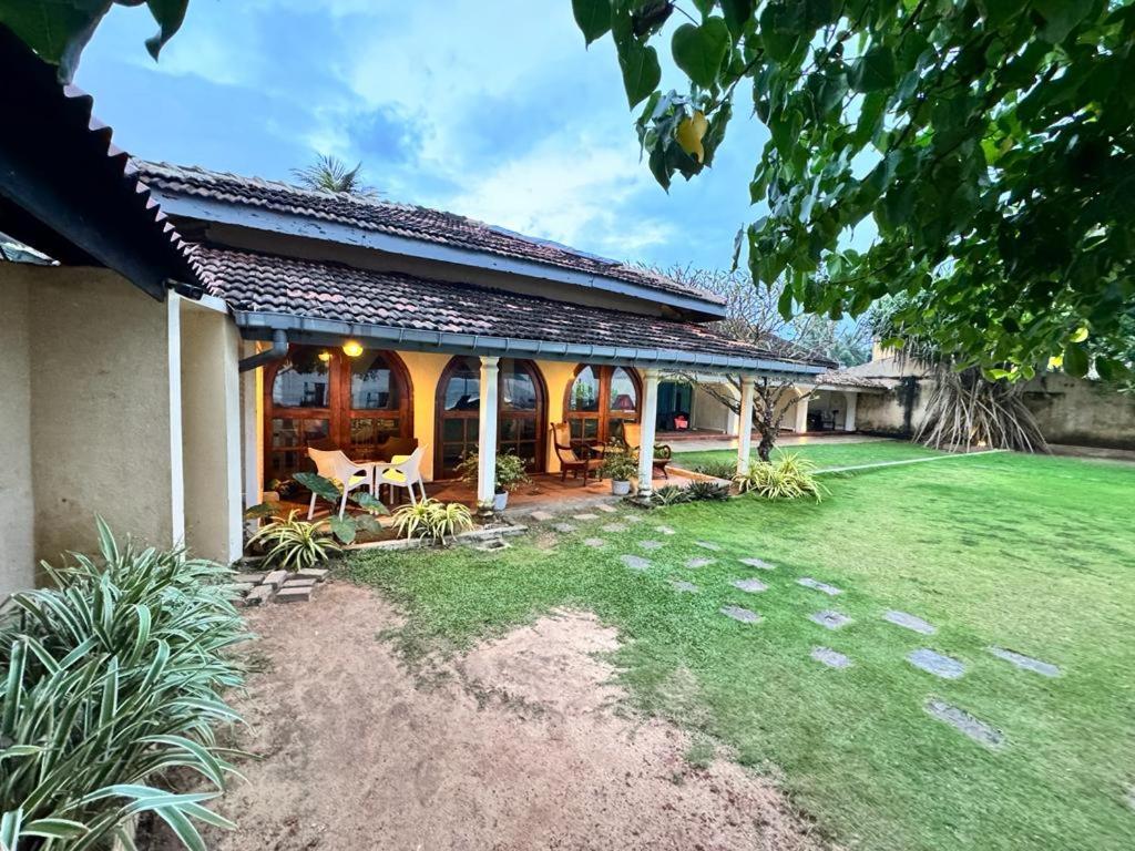 Isle Of Thalpe Bed & Breakfast Unawatuna Ngoại thất bức ảnh