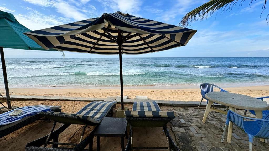 Isle Of Thalpe Bed & Breakfast Unawatuna Ngoại thất bức ảnh