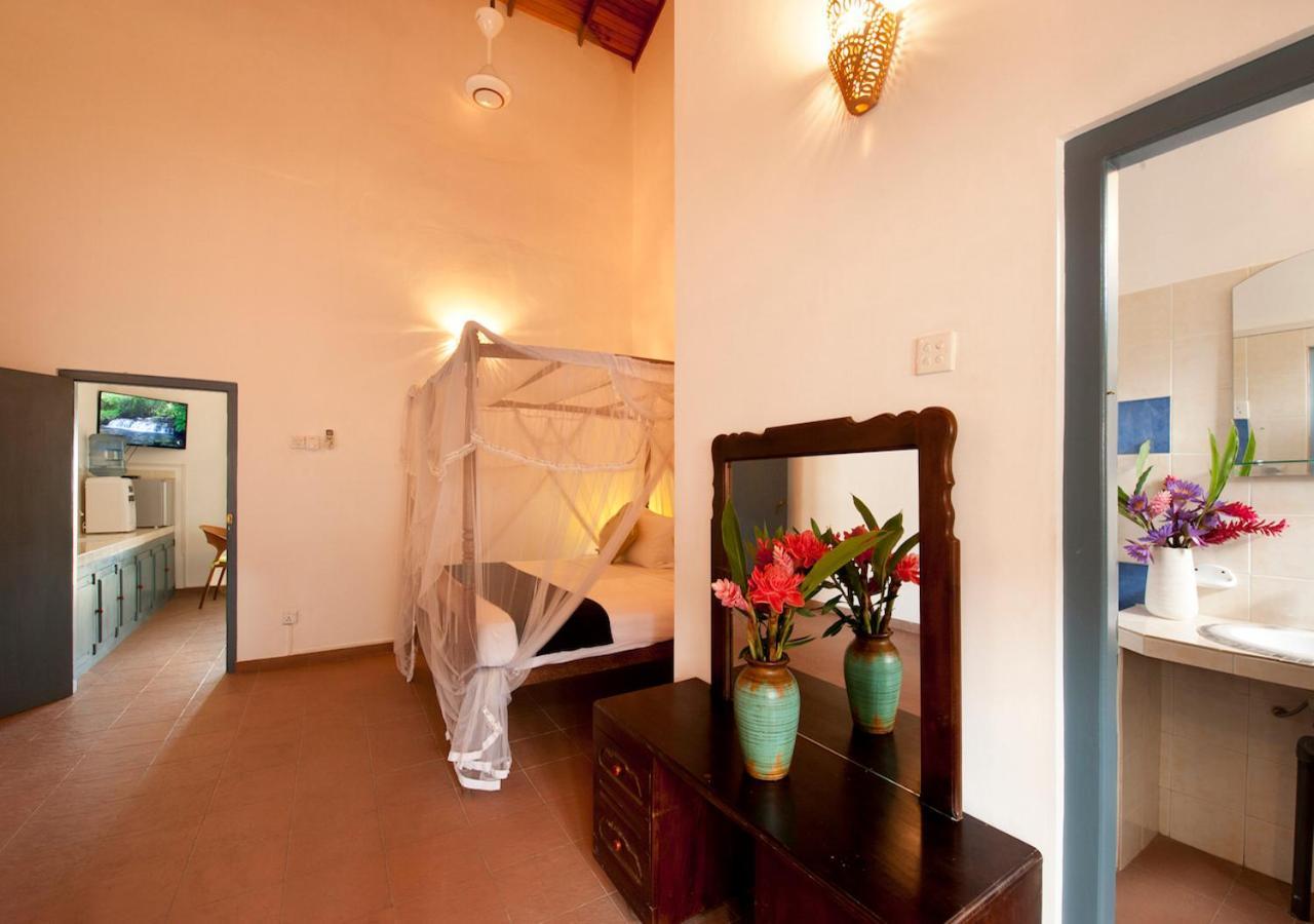 Isle Of Thalpe Bed & Breakfast Unawatuna Ngoại thất bức ảnh
